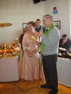 Om 10 uur onderbrak wethouder Rob van der Riet (Haarlemmermeer) zijn  verkiezingstournee om de expositie te openen. Het thema van zijn speech was 'huwelijk'.